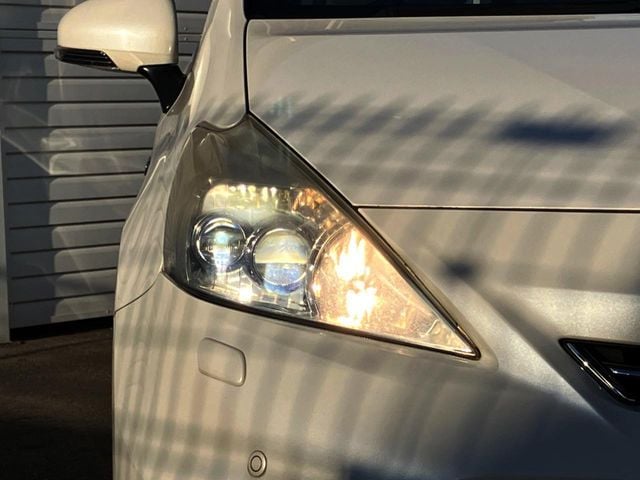 TOYOTA PRIUS Alpha 2013