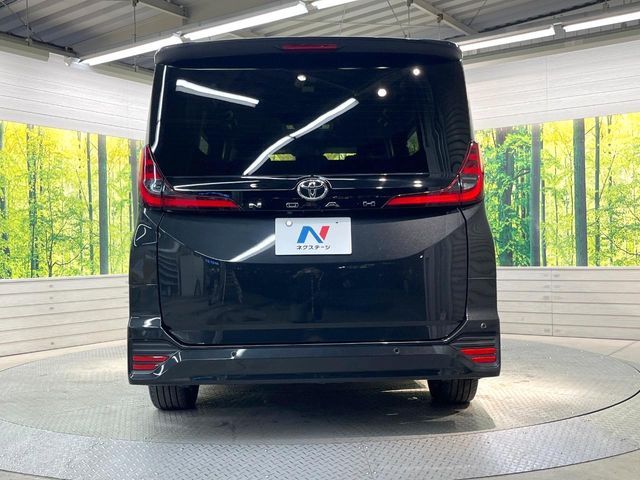 TOYOTA NOAH 2022