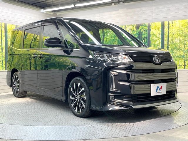 TOYOTA NOAH 2022