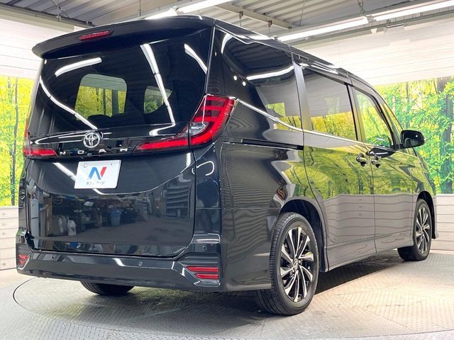 TOYOTA NOAH 2022