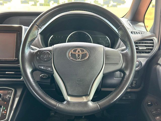 TOYOTA VOXY 2014