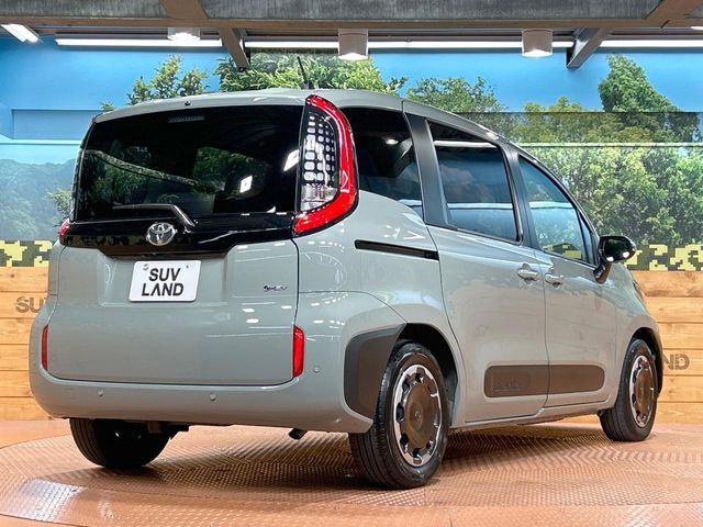 TOYOTA SIENTA HYBRID 2025