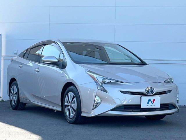 TOYOTA PRIUS 2018