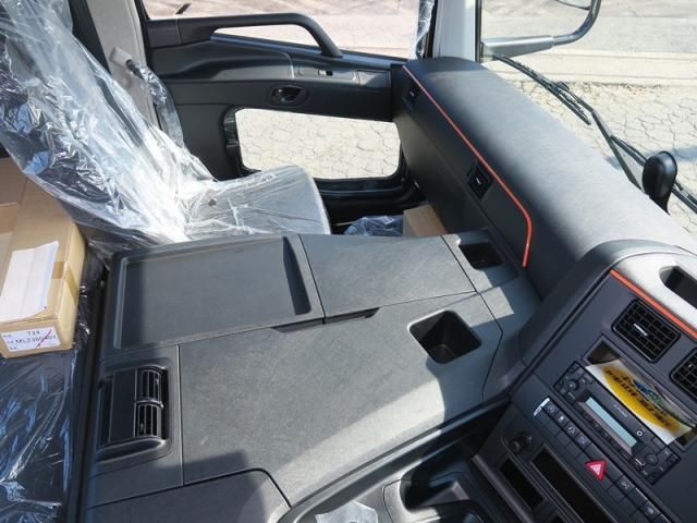 MITSUBISHI FUSOU SUPER GREAT 2025