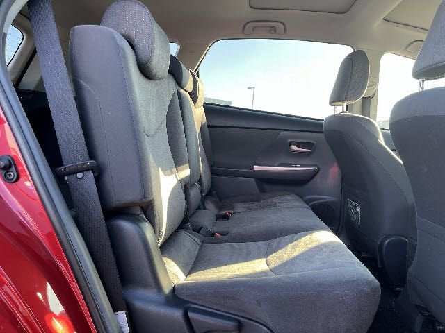 TOYOTA PRIUS Alpha 2013