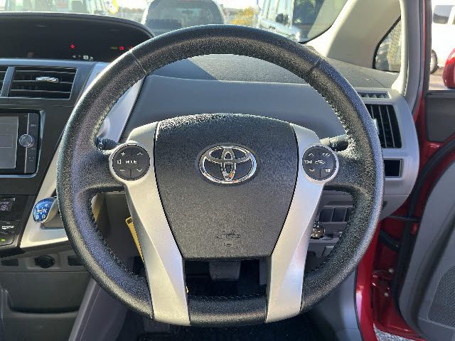 TOYOTA PRIUS Alpha 2013