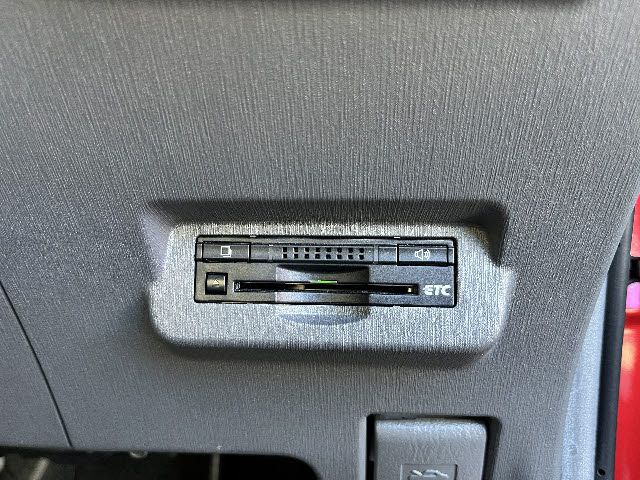 TOYOTA PRIUS Alpha 2013