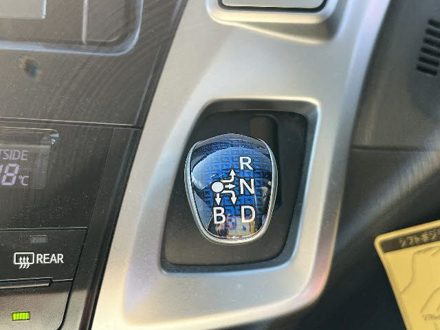 TOYOTA PRIUS Alpha 2013