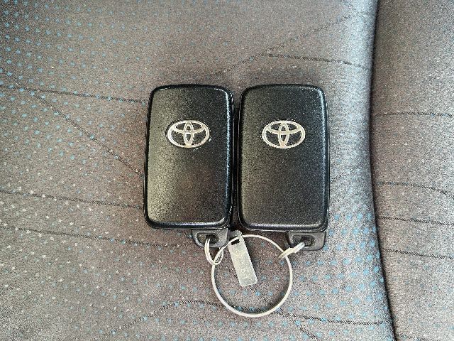 TOYOTA PRIUS Alpha 2013