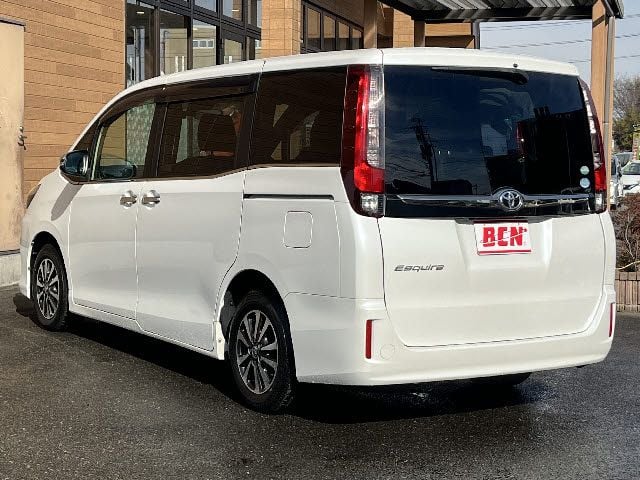 TOYOTA ESQUIRE 2017