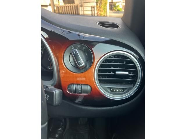 VOLKSWAGEN VOLKSWAGEN The BEETLE 2013