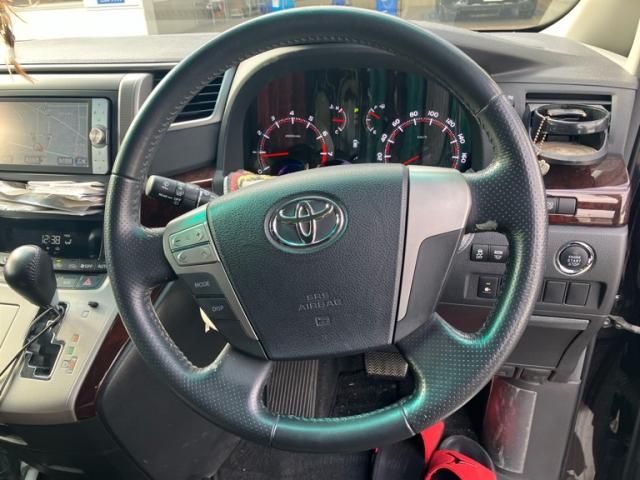 TOYOTA VELLFIRE 2013