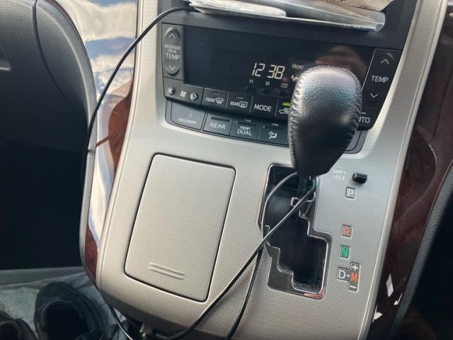 TOYOTA VELLFIRE 2013