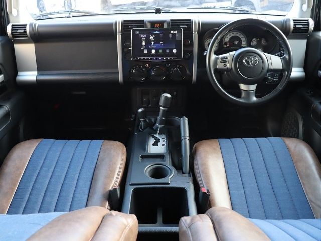 TOYOTA FJ CRUISER 4WD 2015