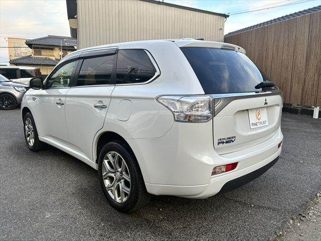 MITSUBISHI OUTLANDER PHEV 2013