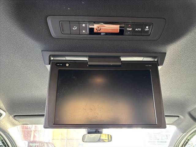 TOYOTA NOAH 4WD 2017