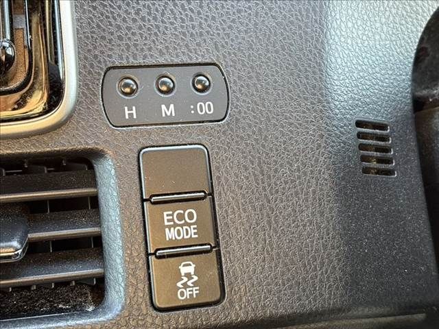 TOYOTA NOAH 4WD 2017