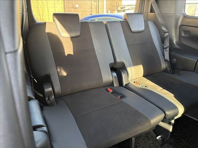 TOYOTA NOAH 4WD 2017