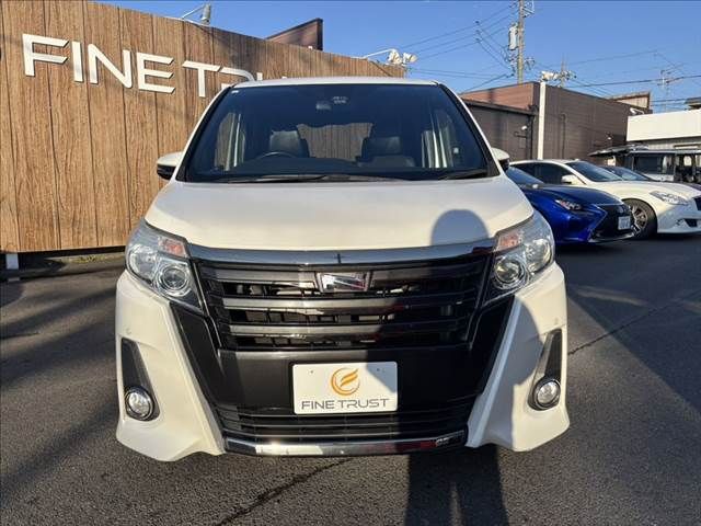 TOYOTA NOAH 4WD 2017