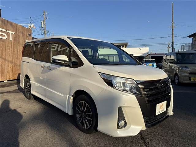 TOYOTA NOAH 4WD 2017
