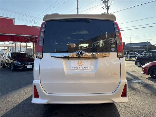 TOYOTA NOAH 4WD 2017