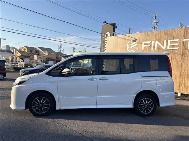 TOYOTA NOAH 4WD 2017