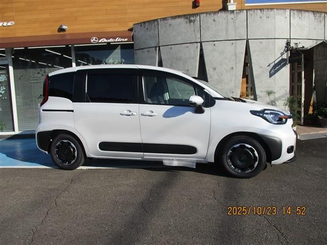 TOYOTA SIENTA HYBRID 2025