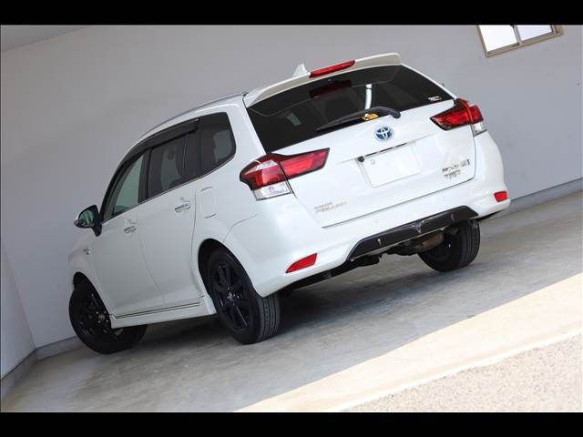 TOYOTA COROLLA FIELDER HYBRID 2017