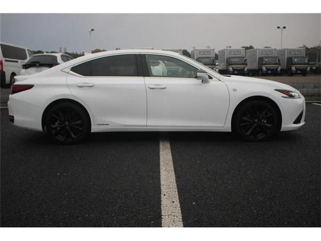 TOYOTA LEXUS ES300h 2022