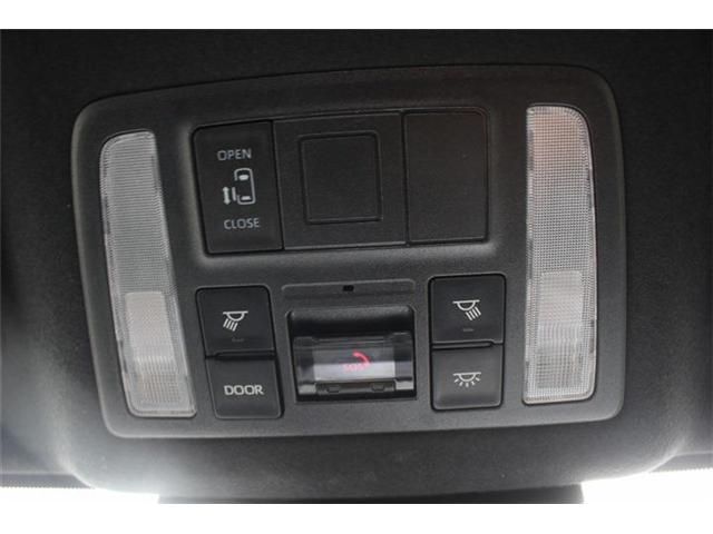 TOYOTA VOXY HYBRID 2022