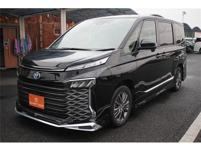 TOYOTA VOXY HYBRID 2022