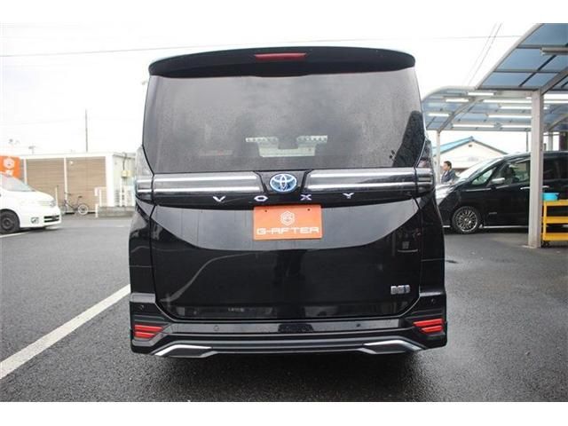 TOYOTA VOXY HYBRID 2022