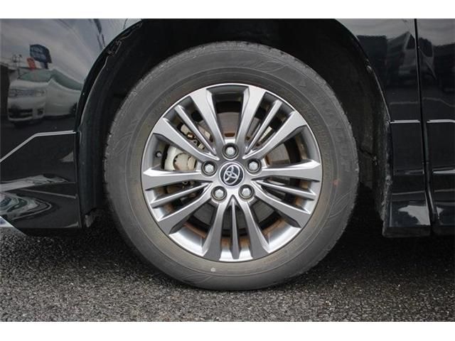 TOYOTA VOXY HYBRID 2022