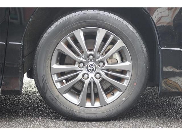 TOYOTA VOXY HYBRID 2022