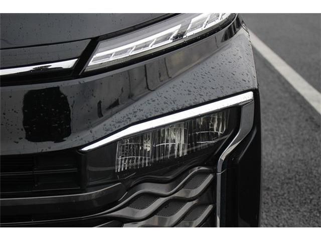 TOYOTA VOXY HYBRID 2022