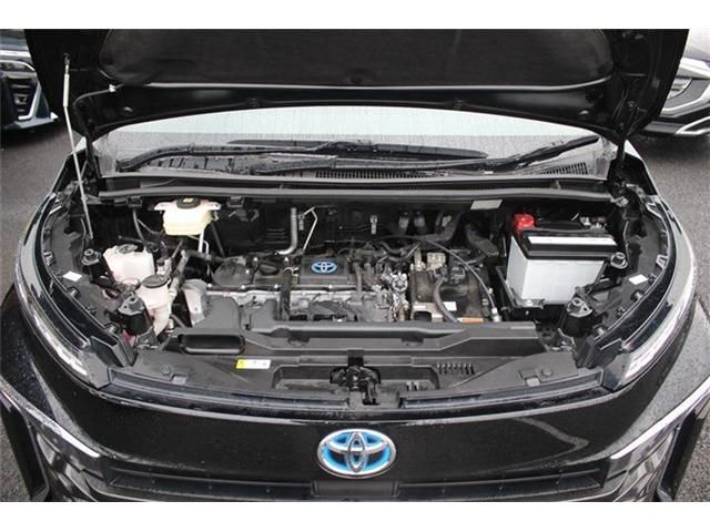 TOYOTA VOXY HYBRID 2022