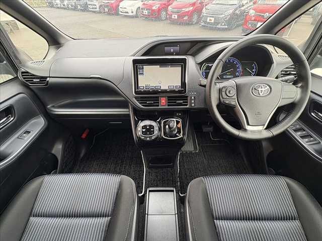 TOYOTA VOXY 2017