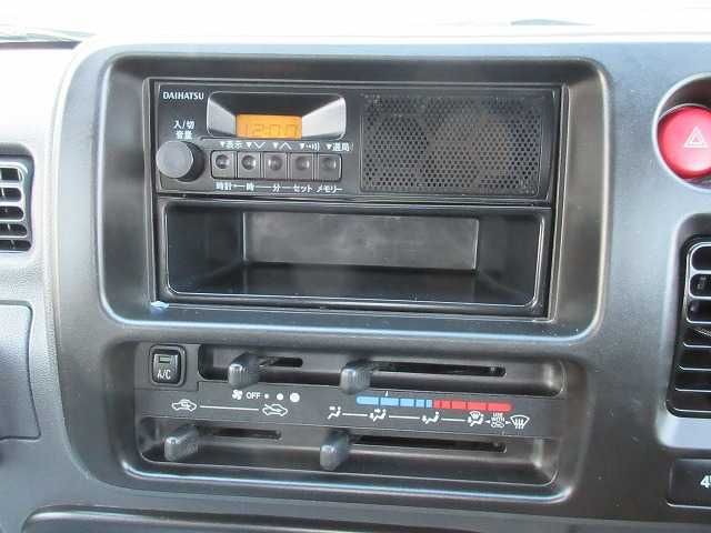 DAIHATSU HIJET truck 4WD 2006