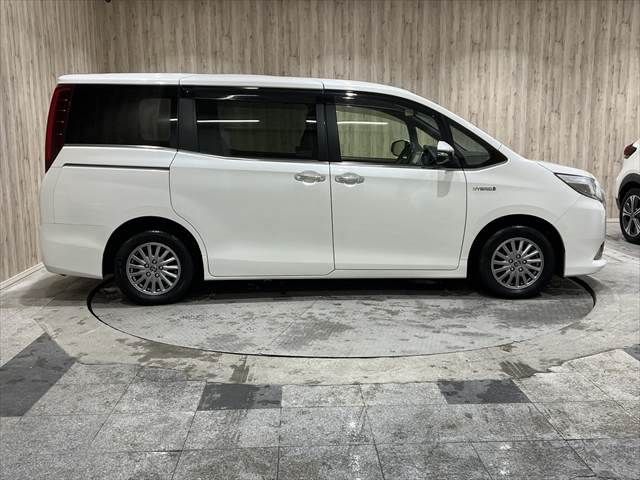 TOYOTA ESQUIRE HYBRID 2014
