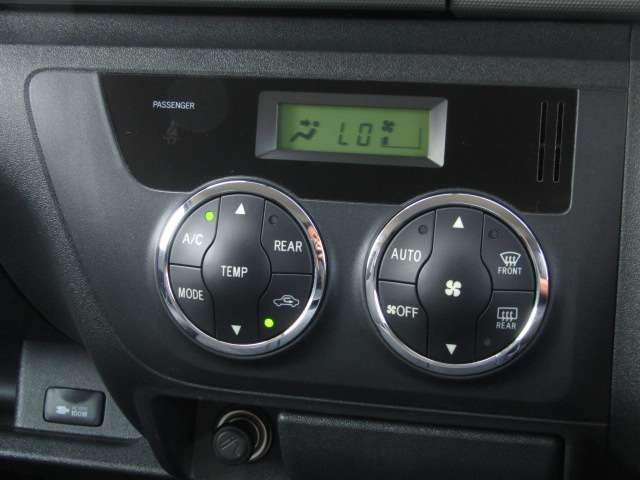 TOYOTA HIACE wagon 2011