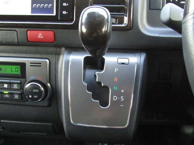 TOYOTA HIACE van 4WD 2022