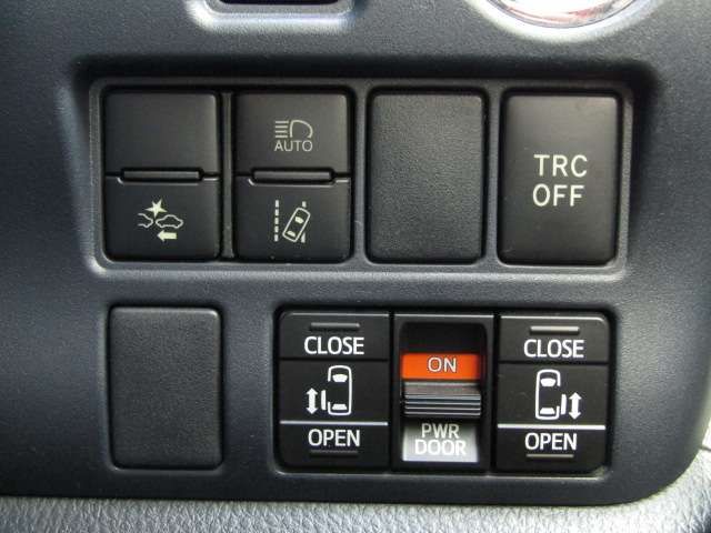 TOYOTA VOXY HYBRID 2016