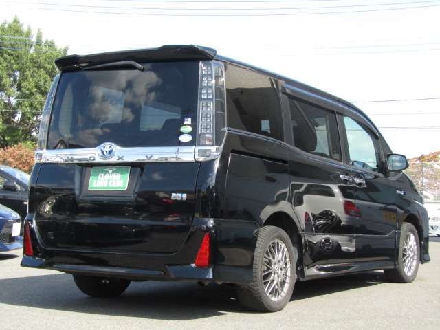 TOYOTA VOXY HYBRID 2016