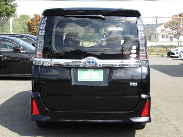 TOYOTA VOXY HYBRID 2016