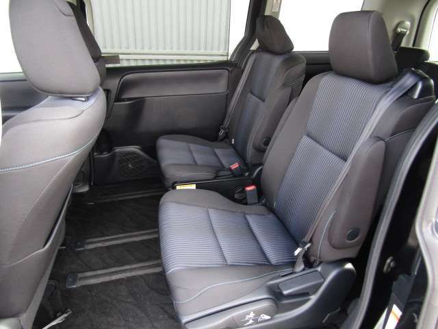 TOYOTA VOXY HYBRID 2016