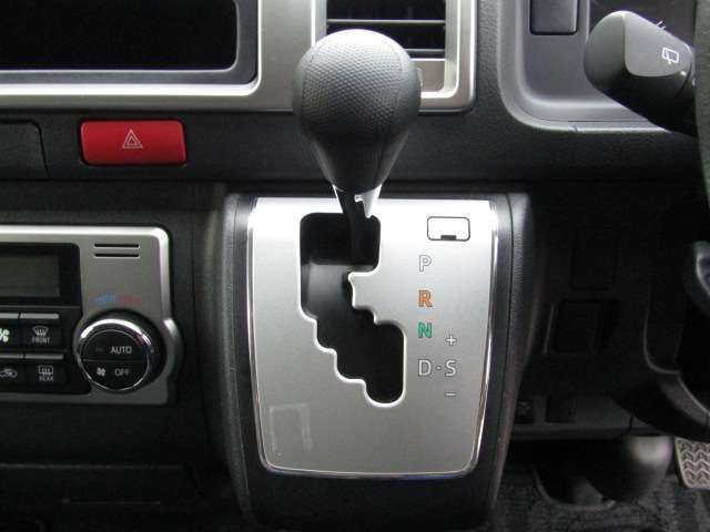 TOYOTA HIACE wagon 4WD 2022