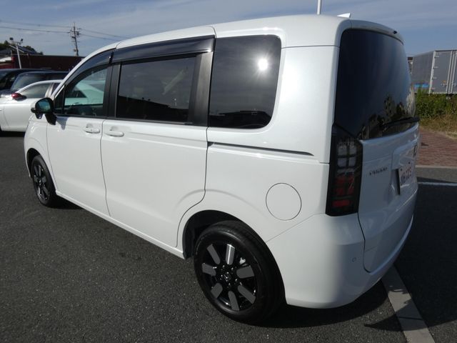 HONDA FREED e:HEV 2025