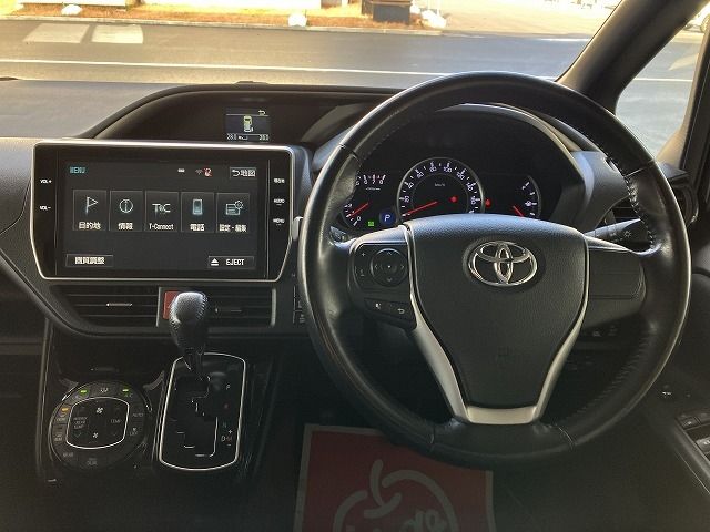 TOYOTA VOXY 4WD 2017