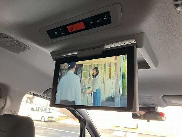 TOYOTA VOXY 4WD 2017