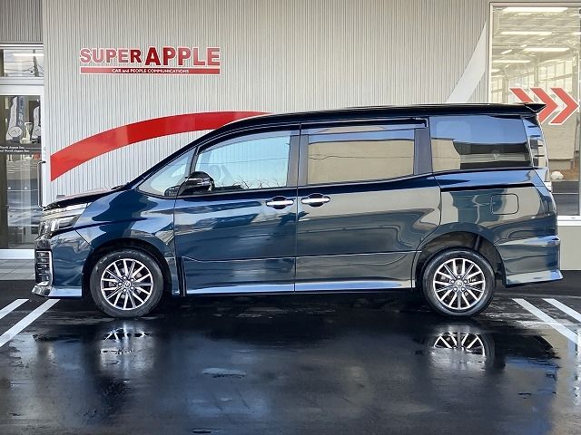 TOYOTA VOXY 4WD 2017